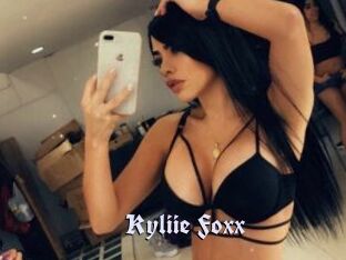 Kyliie_Foxx