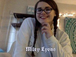 Miley_Lyons